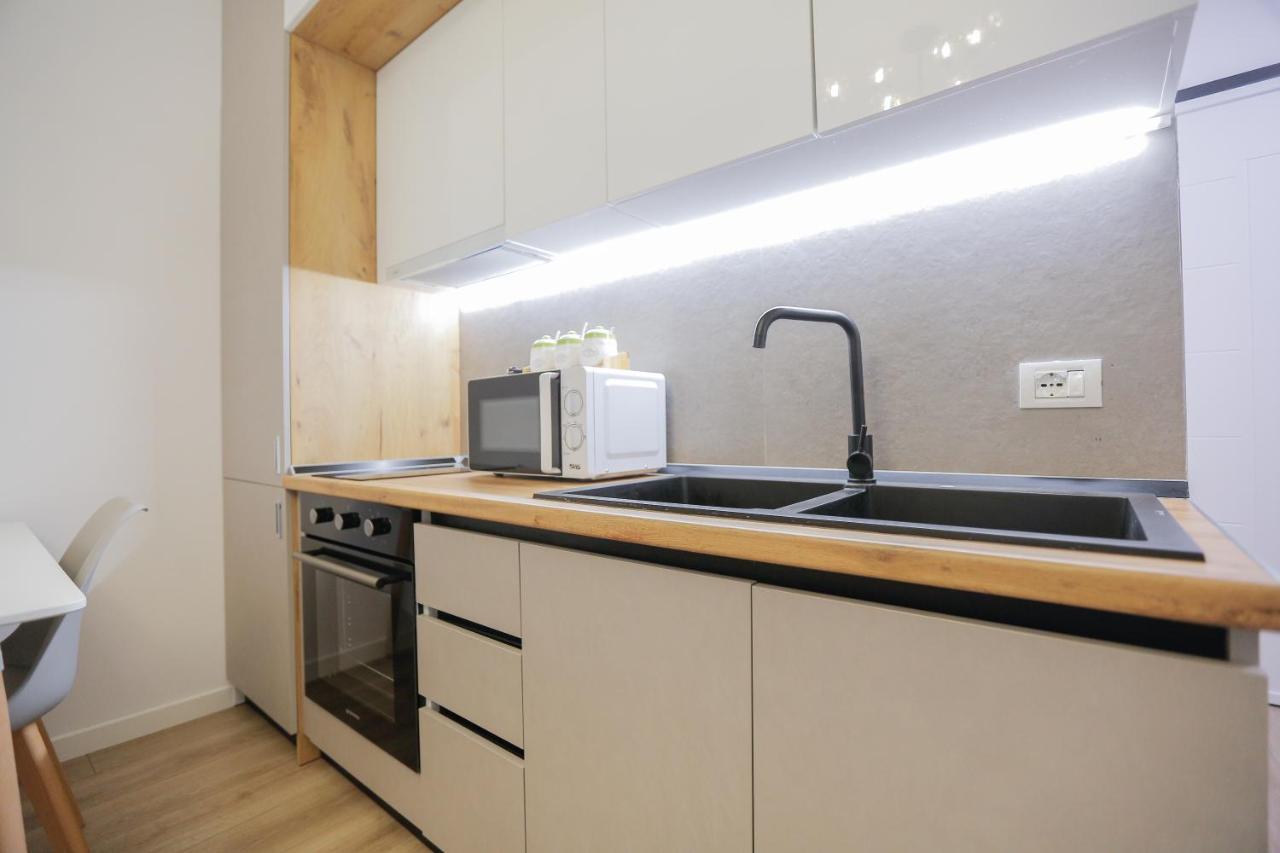 Miku Apartment-amazing 1bd At Wilson Square * Tiranë