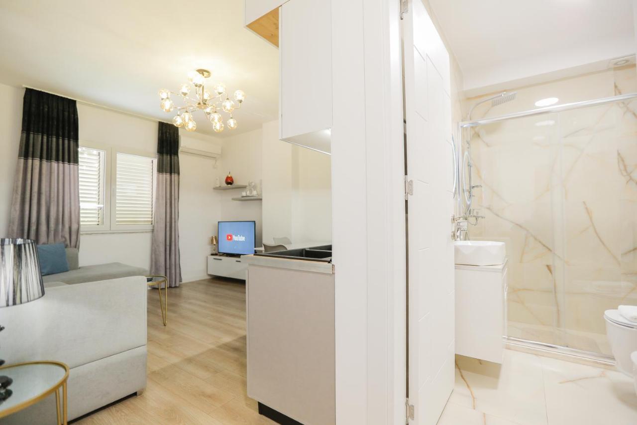 Miku Apartment-amazing 1bd At Wilson Square Apartament Tirana